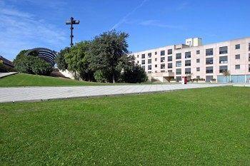 Апартаменты Vila Universitaria Серданьола-дель-Вальес Экстерьер фото